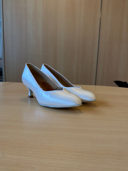 ICS Vista - White Satin - Size 5 - Regular