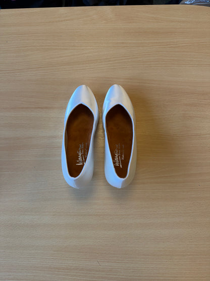ICS Vista - White Satin - Size 5 - Regular