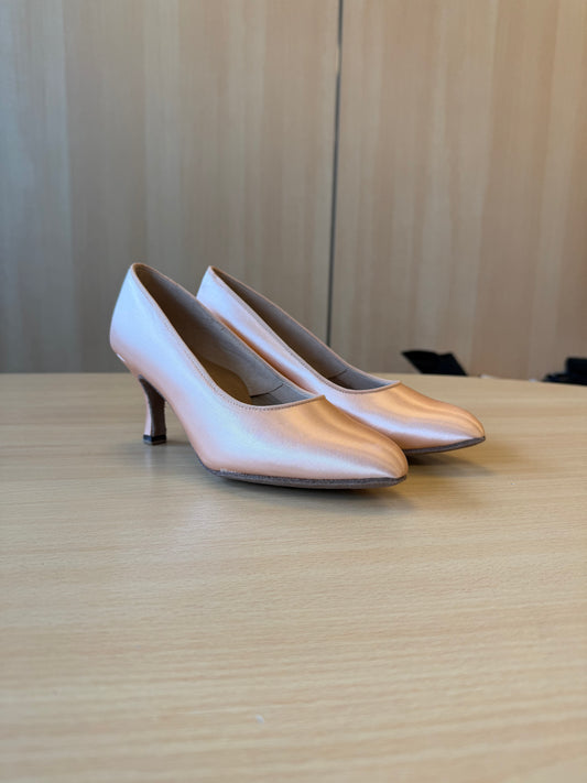 ICS RoundToe - Peach Satin - Size 5 - Regular