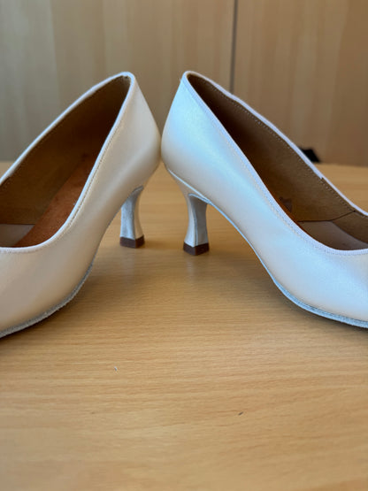 ICS Superstar - White Satin - Size 5 - Regular