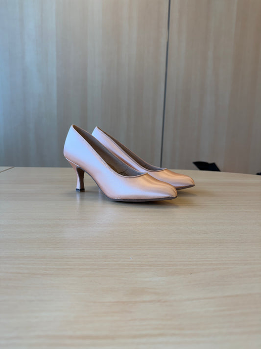 ICS RoundToe - Peach Satin - Size 4.5 - Regular