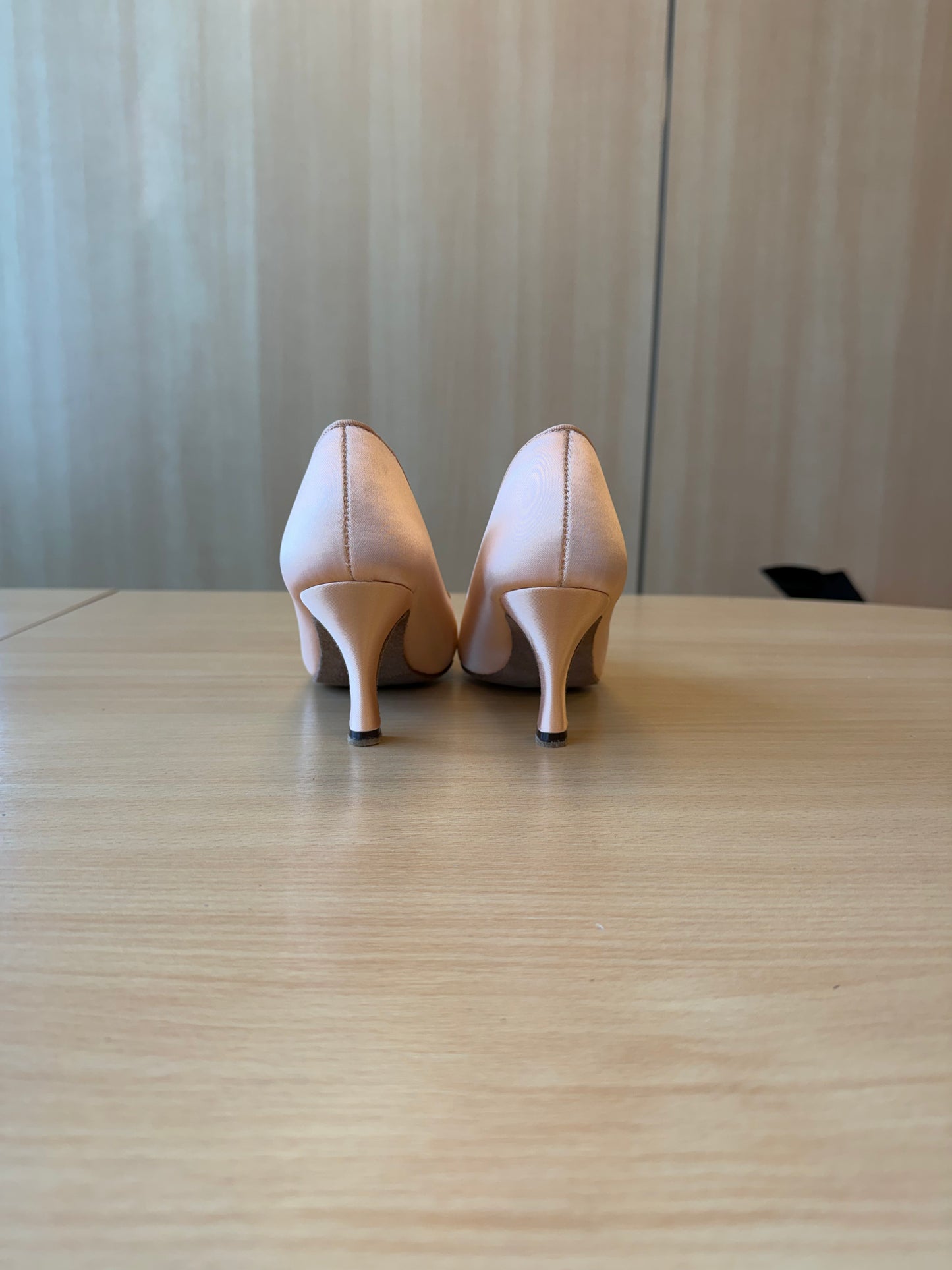 ICS RoundToe - Peach Satin - Size 4.5 - Regular