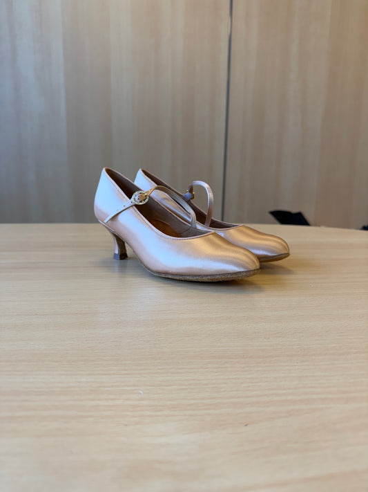 ICS RoundToe SingleStrap - Peach Satin - Size 4.5 - Regular