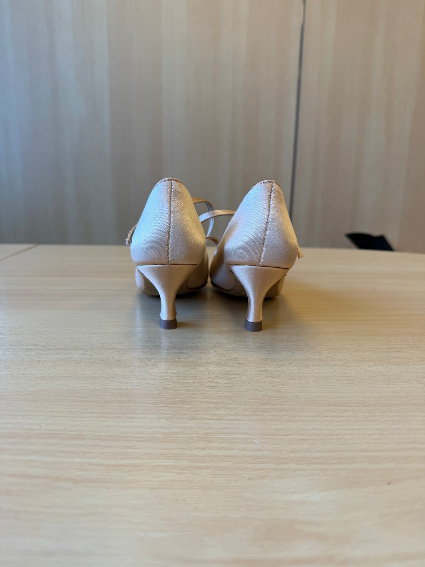ICS RoundToe SingleStrap - Peach Satin - Size 4.5 - Regular