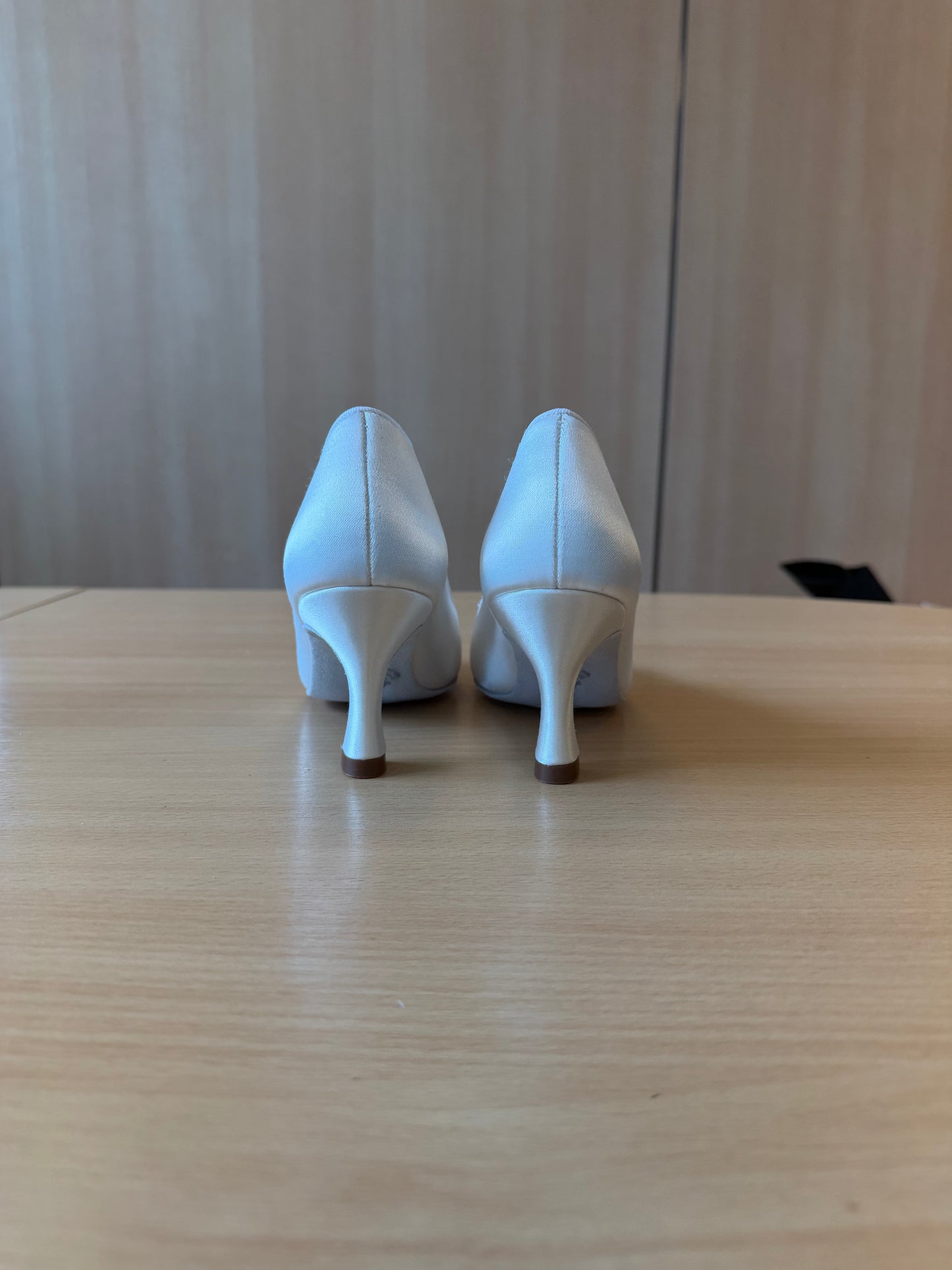 ICS RoundToe - White Satin - Size 4 - Regular