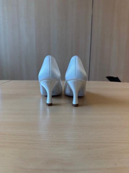 ICS RoundToe - White Satin - Size 4 - Regular