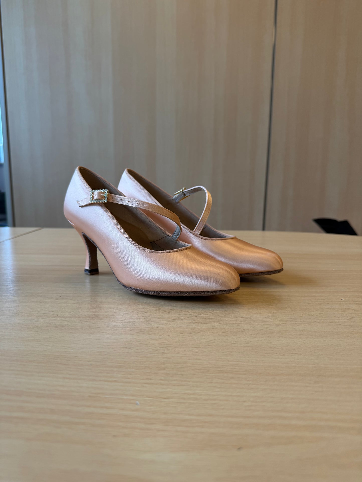 ICS RoundToe SingleStrap - Peach Satin - Size 4 - Regular