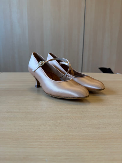 ICS RoundToe SingleStrap - Peach Satin - Size 4.5 - Regular