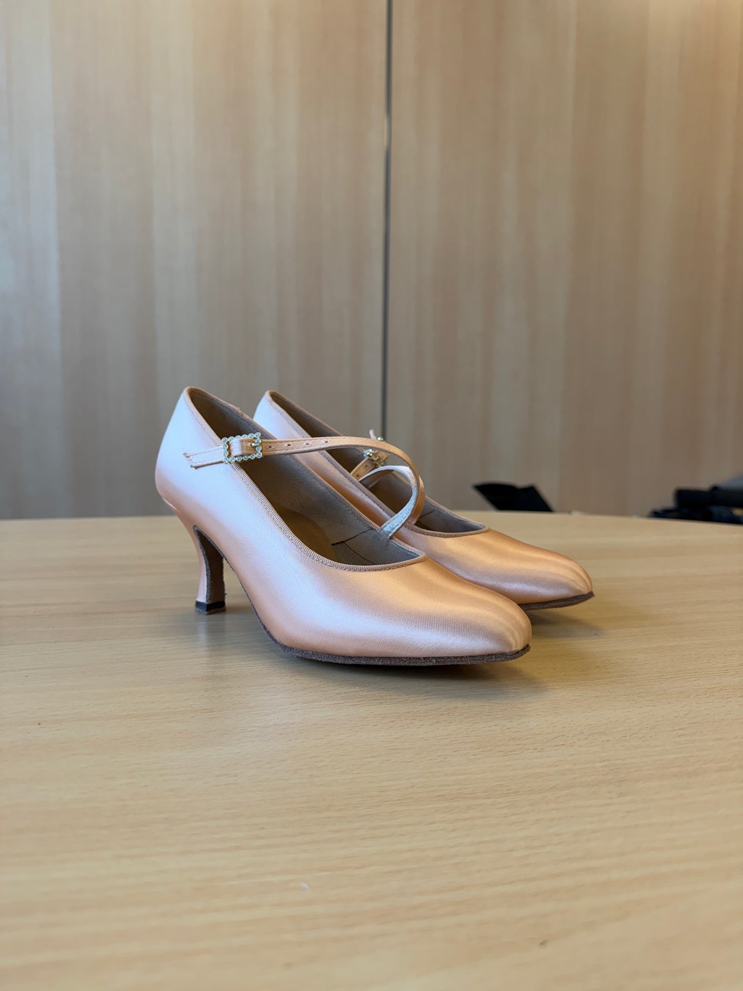 ICS RoundToe SingleStrap - Peach Satin - Size 4 - Regular