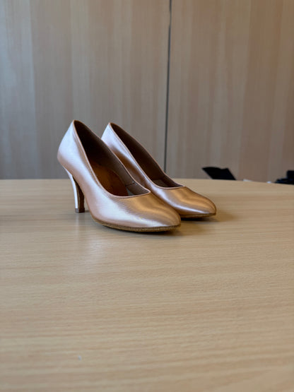 ICS RoundToe - Peach Satin - Size 4 - Regular