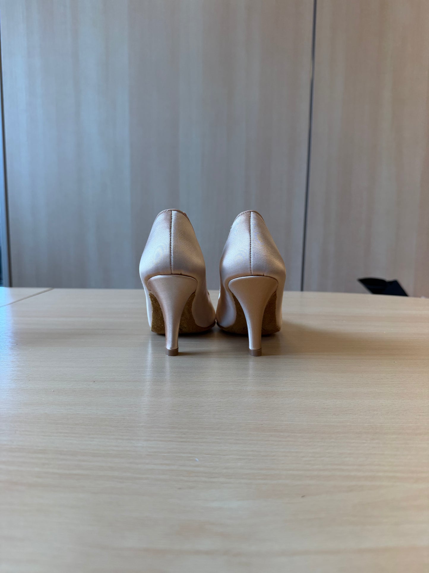 ICS RoundToe - Peach Satin - Size 4 - Regular
