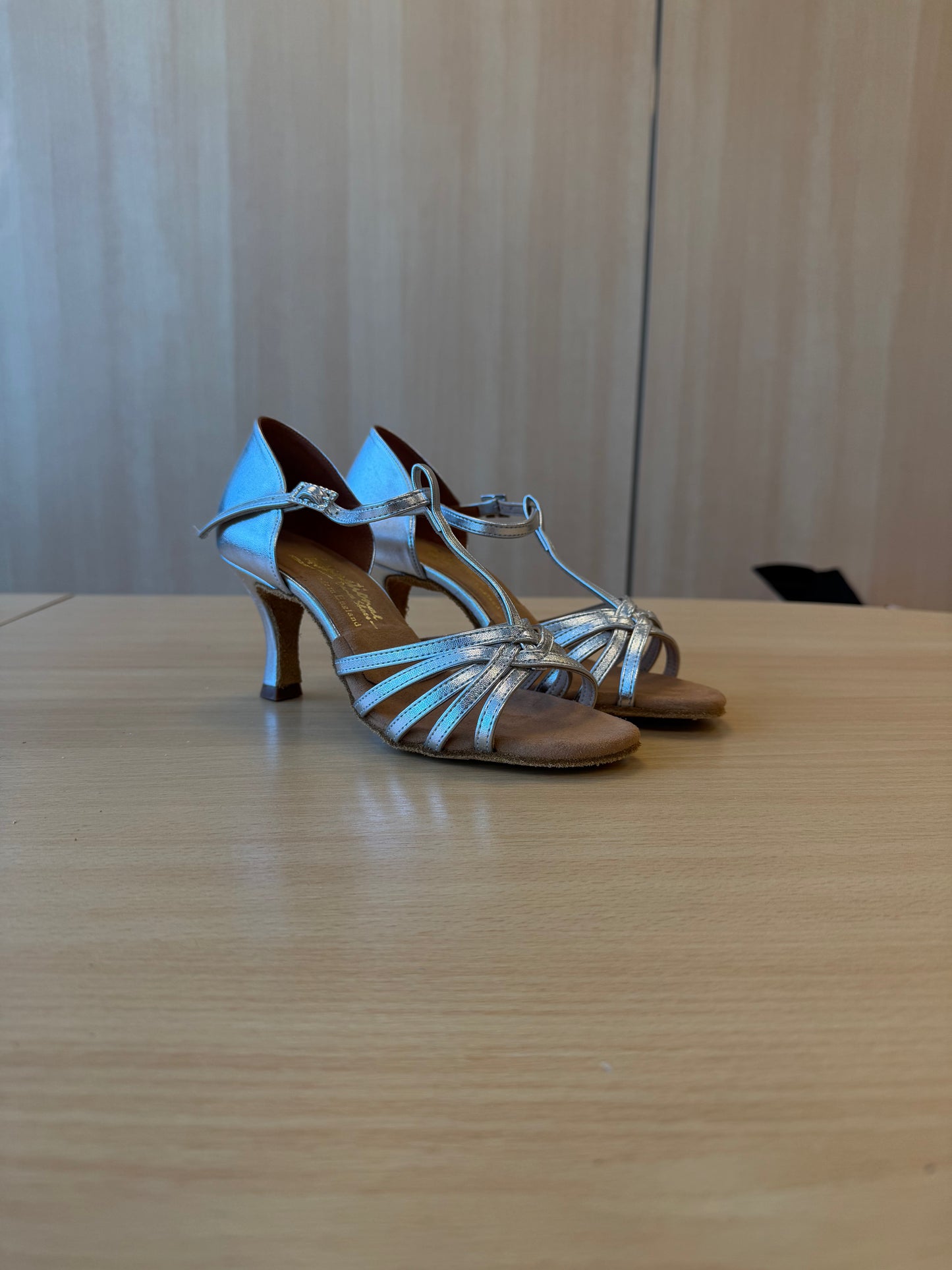 Bela - Silver NotCalf - Size 5.5 - Narrow