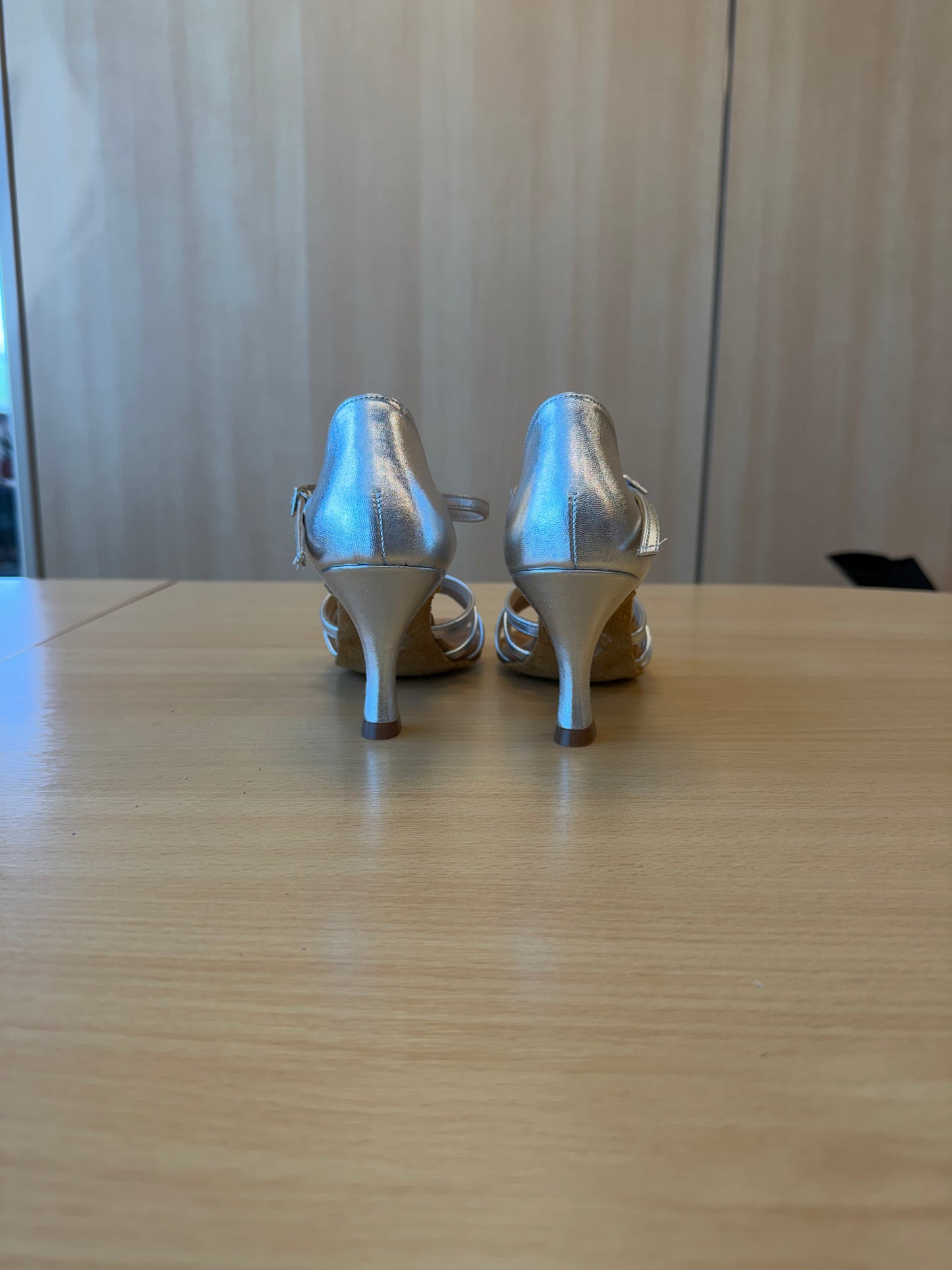 Bela - Silver NotCalf - Size 5.5 - Narrow
