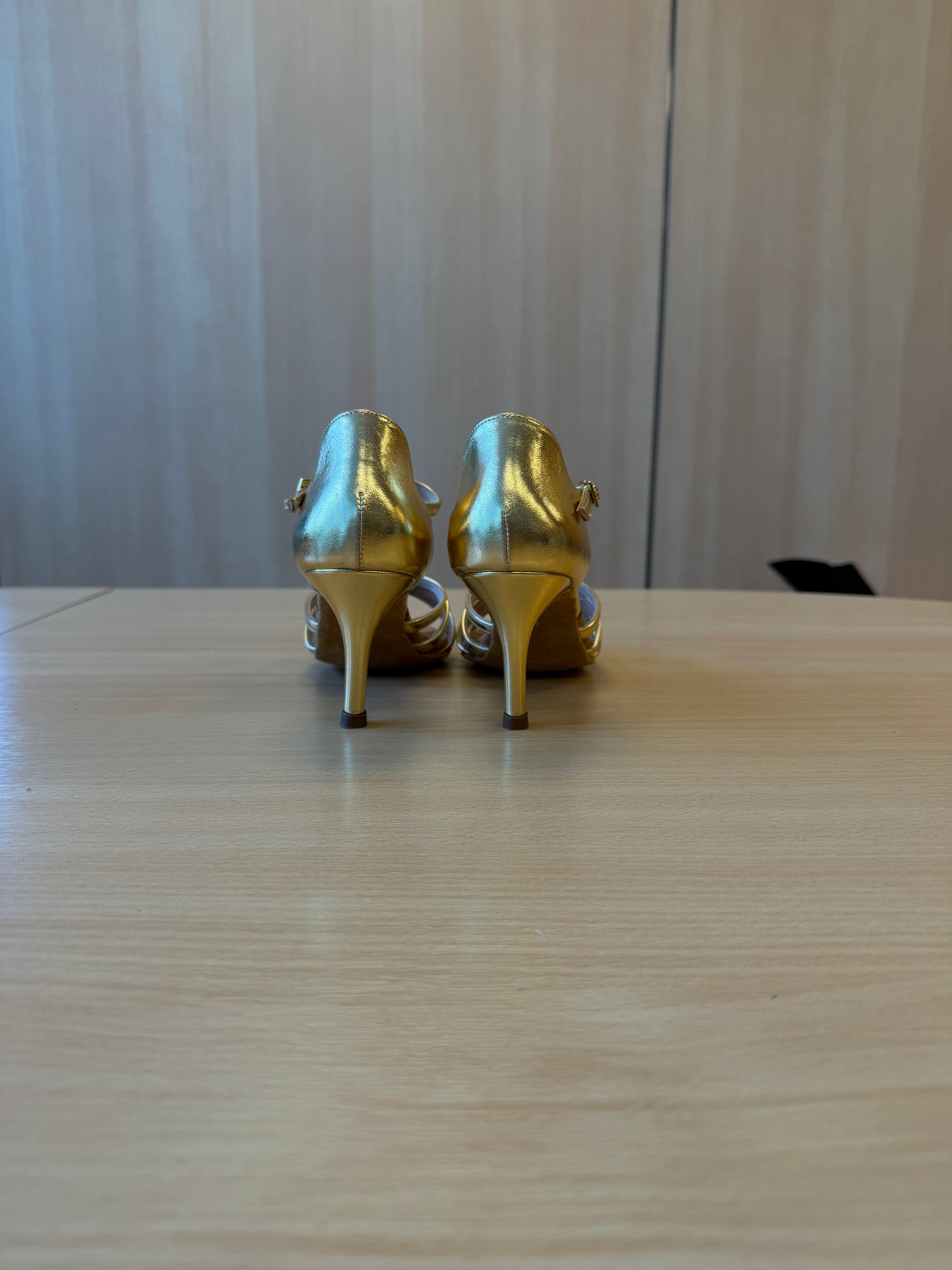 Bela - Gold NotCalf - Size 6 - Narrow