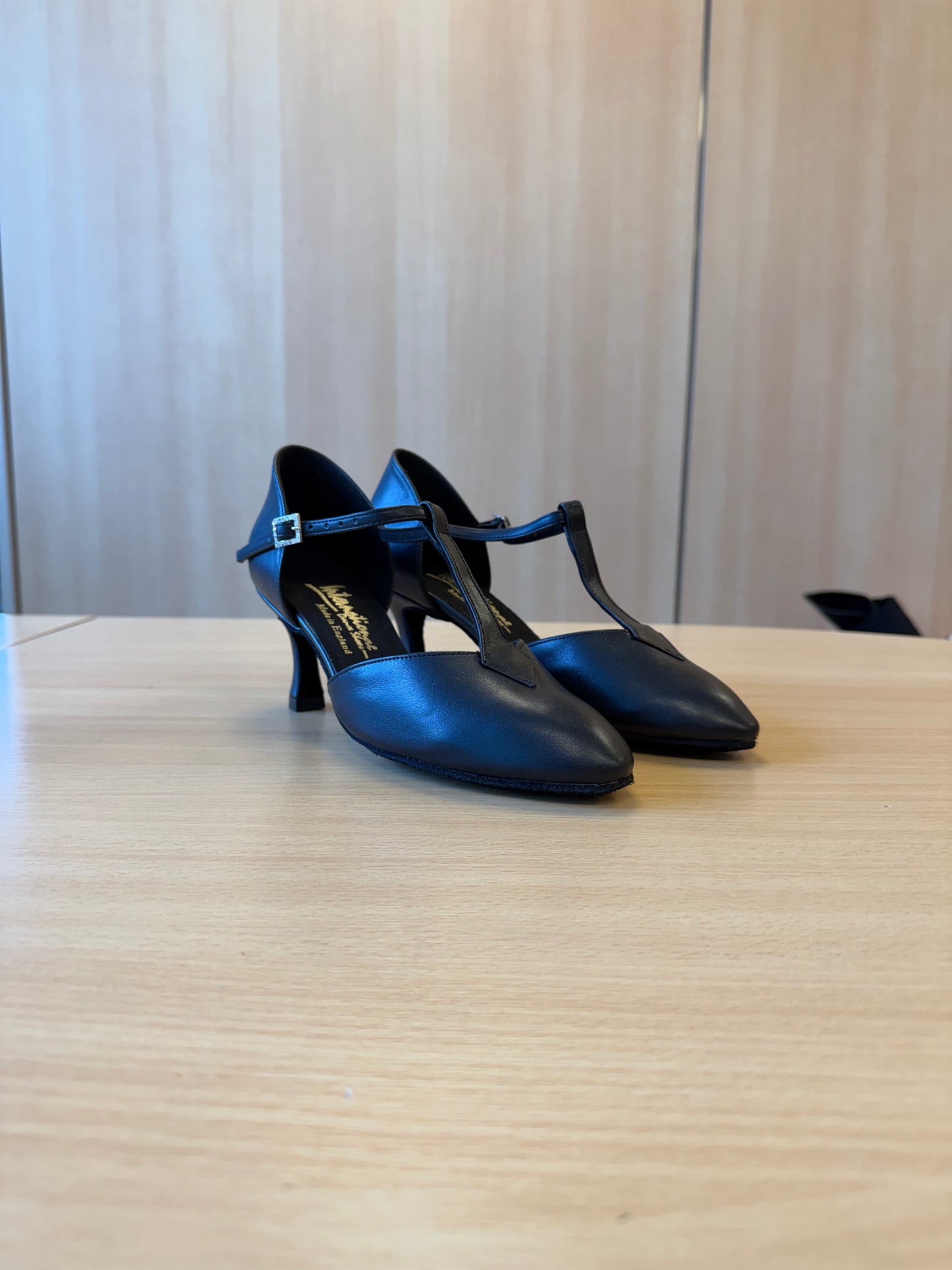 Karen - Black NotCalf - Size 5.5 - Regular