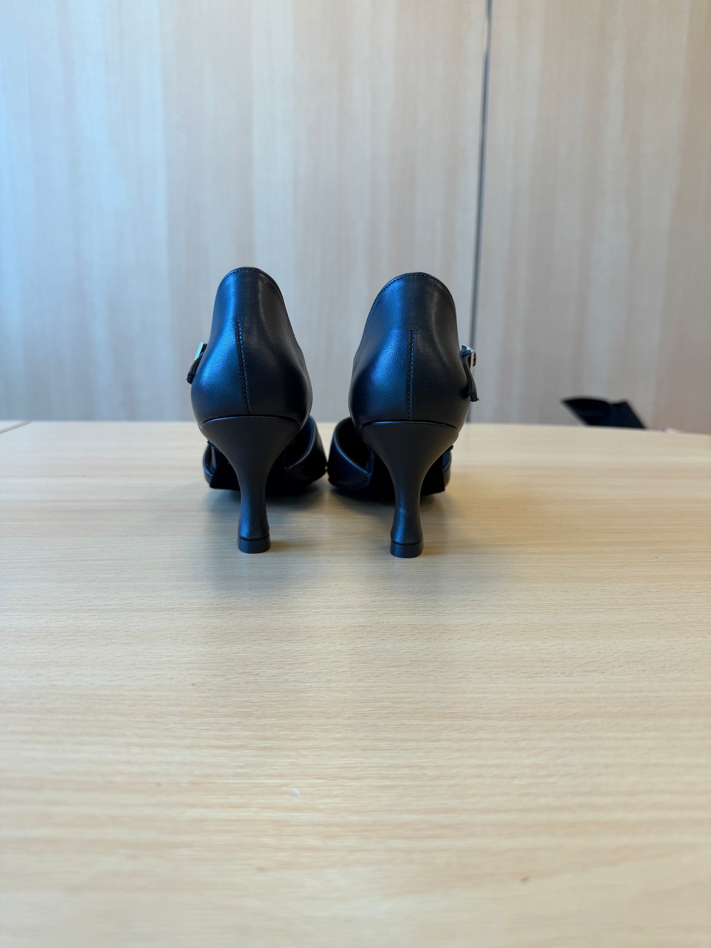 Karen - Black NotCalf - Size 5.5 - Regular
