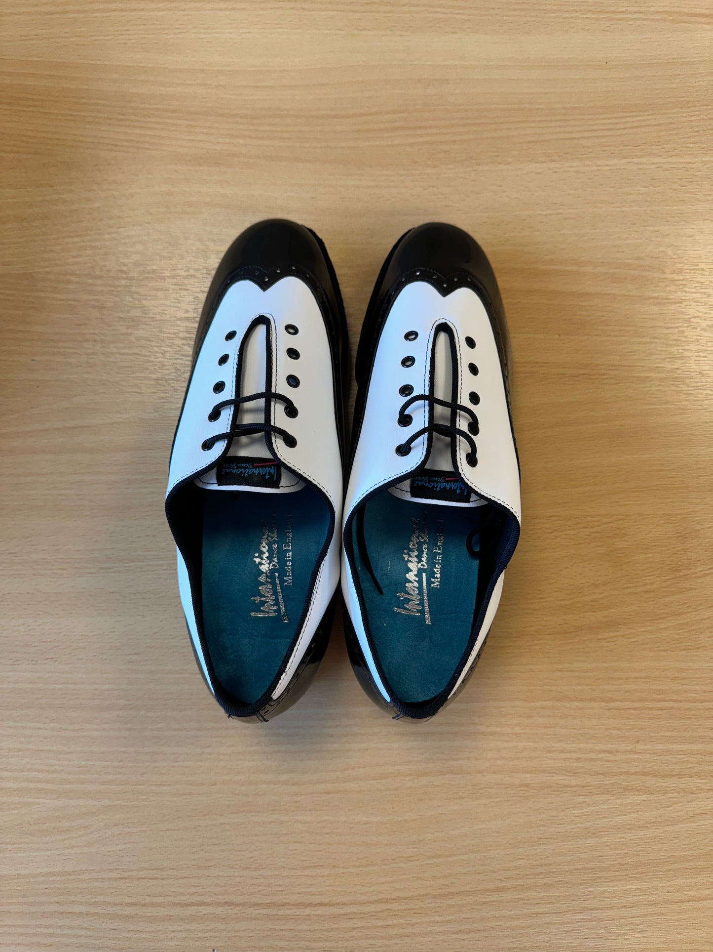 Brogue Split-Sole Pro - White/Black Patent