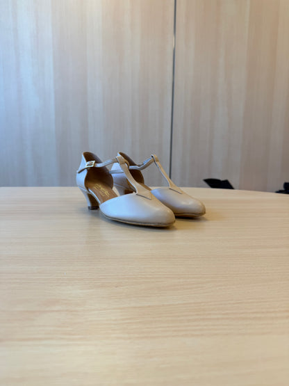 Karen - Beige NotCalf - Size 5.5 - Narrow