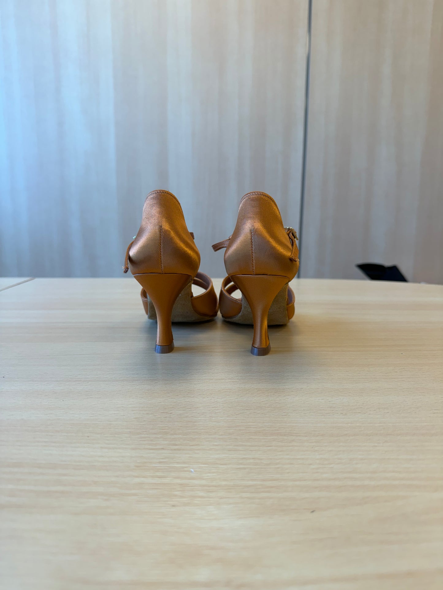 1018 - Tan Satin - Size 5.5 - Regular