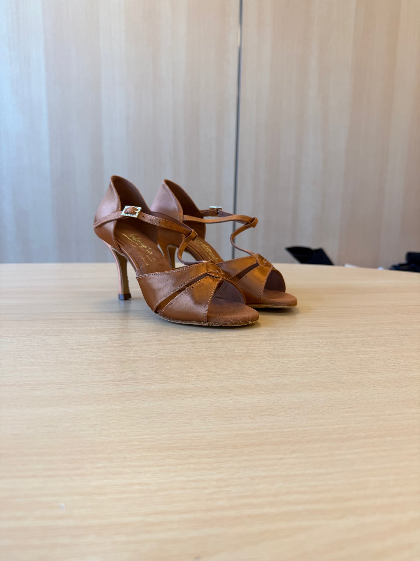 1018 - Tan Satin - Size 5.5 - Wide