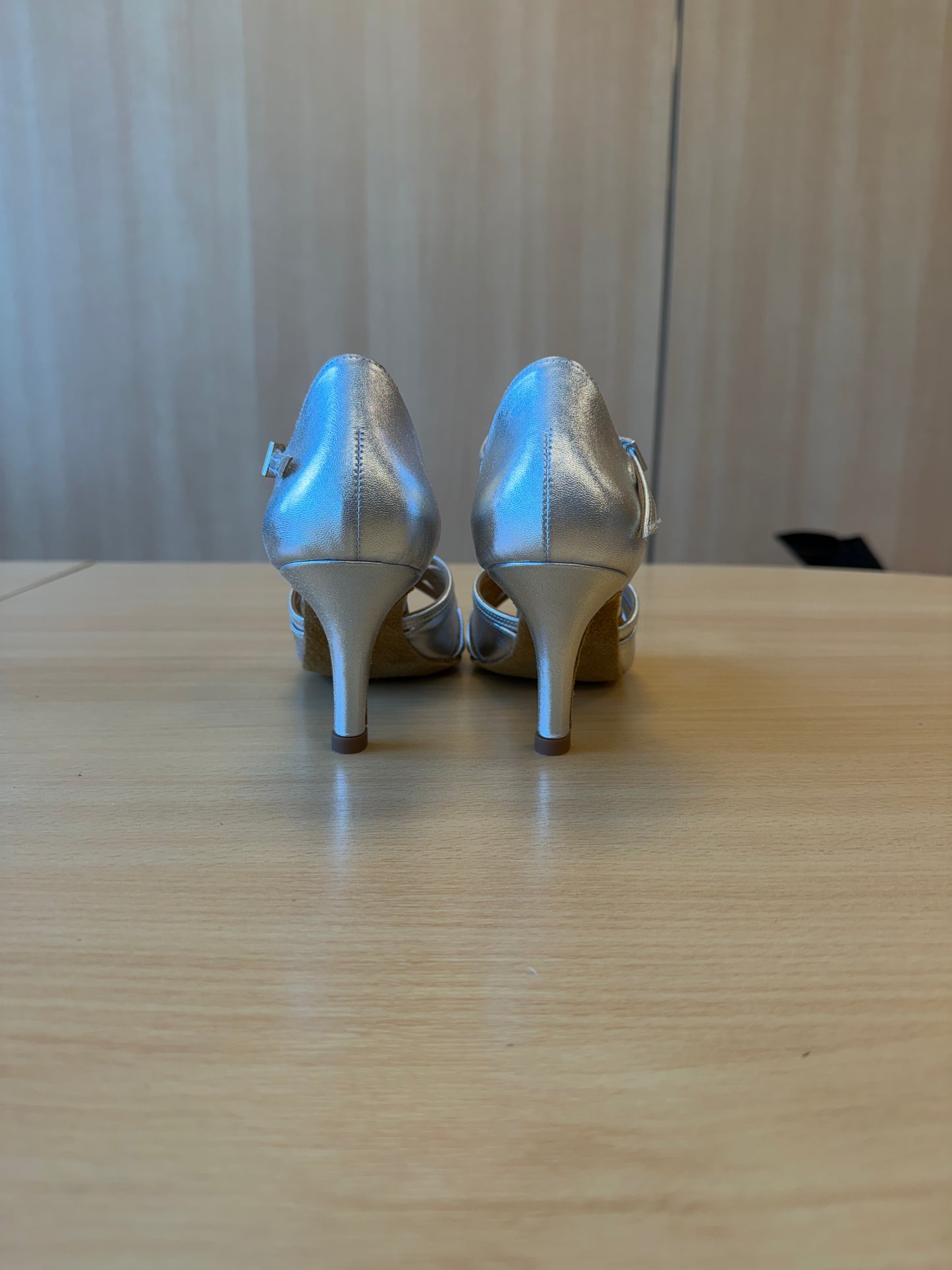 Mia T-Bar - Silver NotCalf - Size 5.5 - Narrow