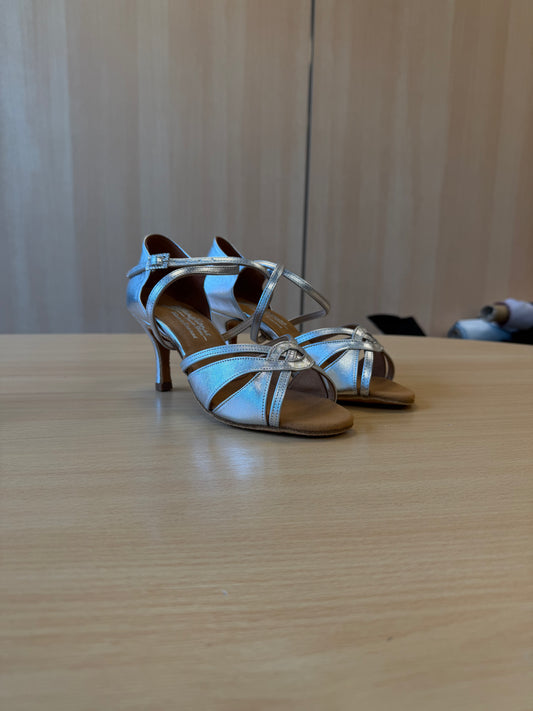 Mia - Silver NotCalf - Size 5.5 - Wide