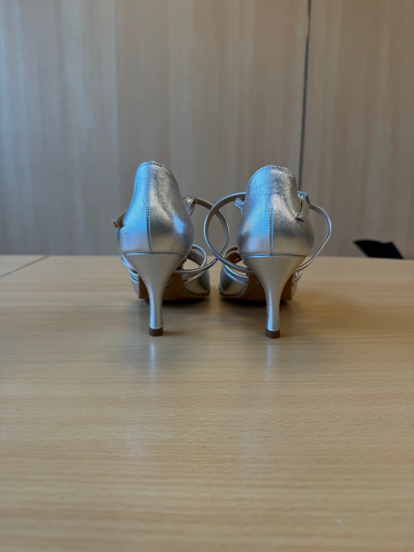 Mia - Silver NotCalf - Size 5.5 - Wide