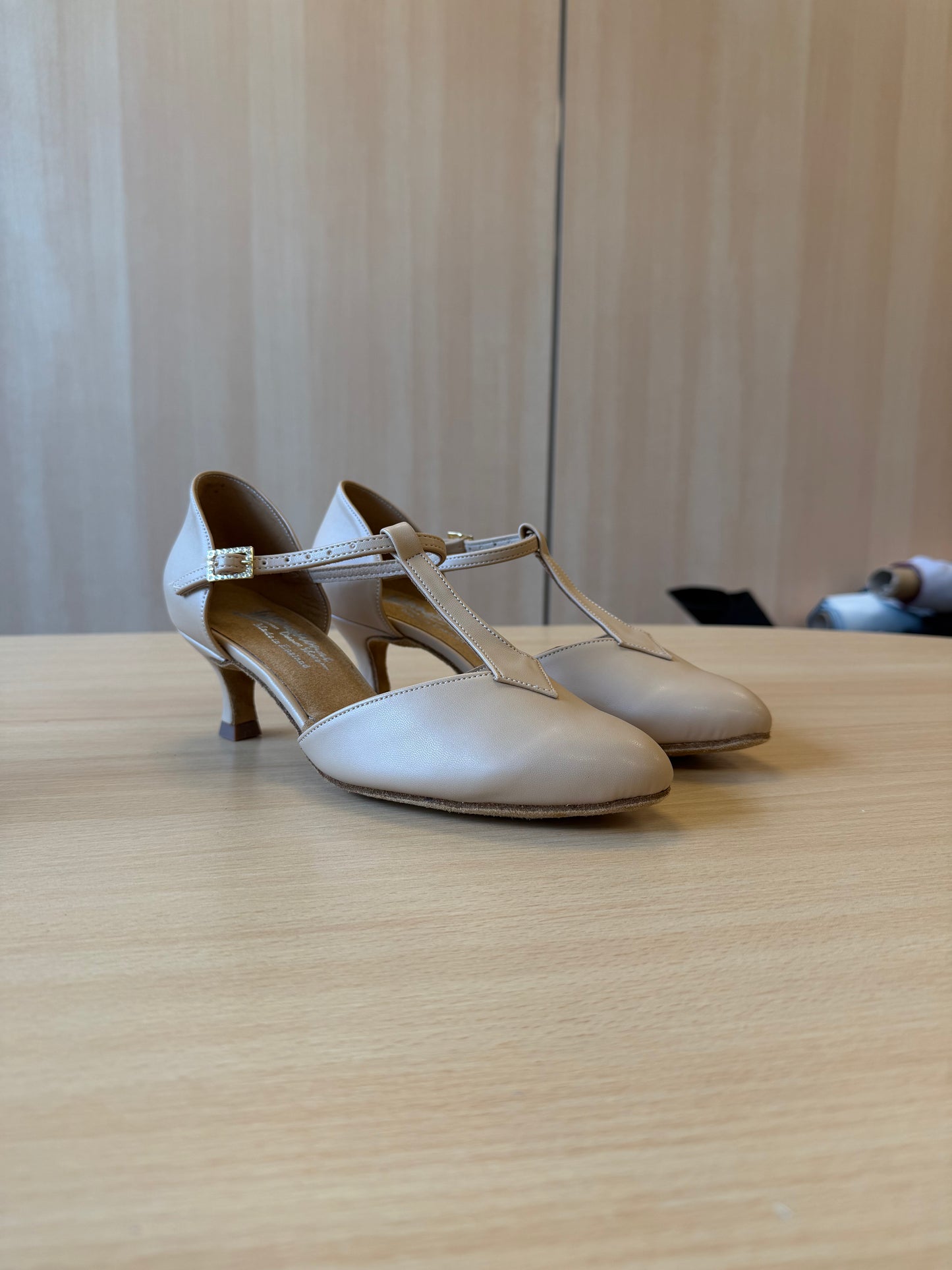 Karen - Beige NotCalf - Size 5.5 - Regular