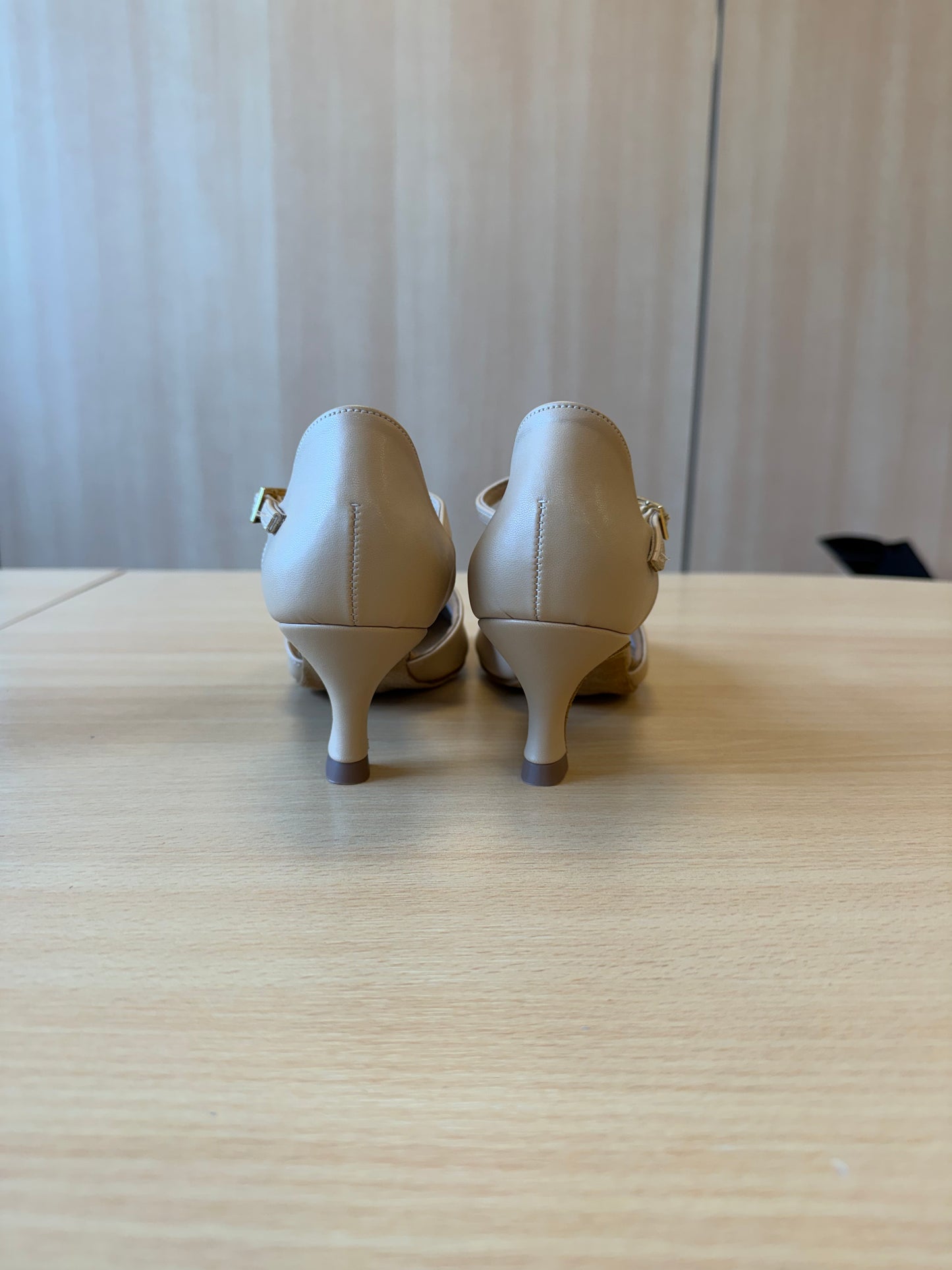 Karen - Beige NotCalf - Size 5.5 - Regular