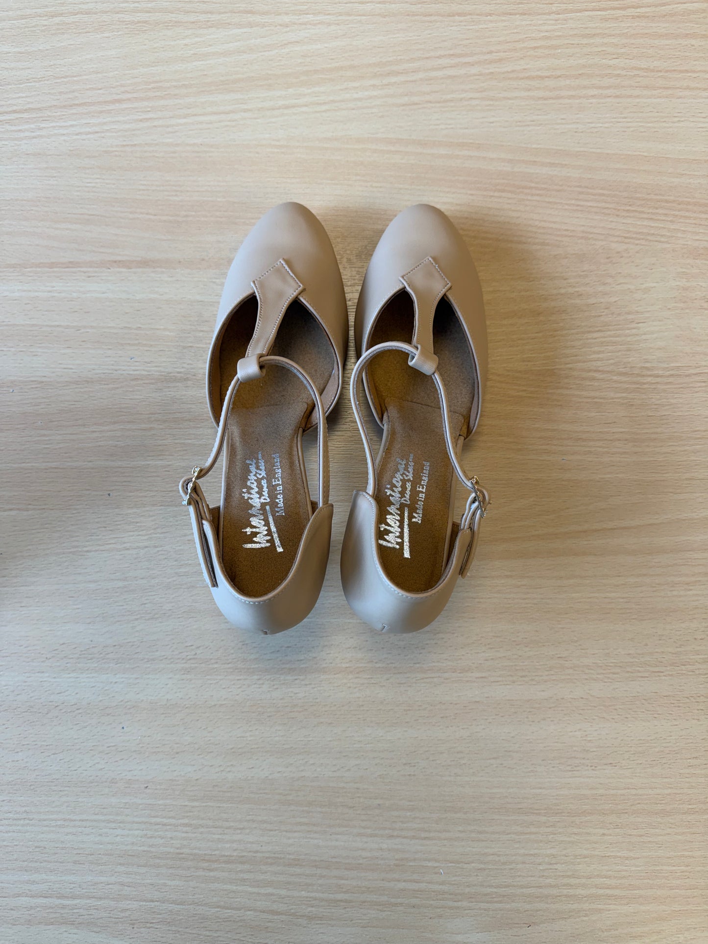 Karen - Beige NotCalf - Size 5.5 - Regular