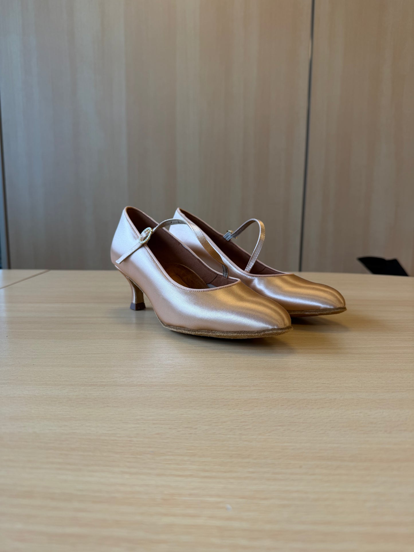 ICS RoundToe SingleStrap - Peach Satin - Size 5.5 - Regular