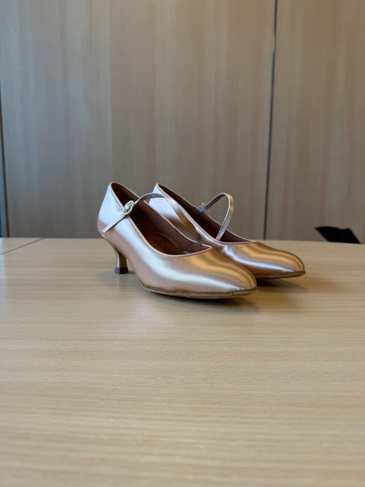 ICS RoundToe SingleStrap - Peach Satin - Size 5.5 - Regular
