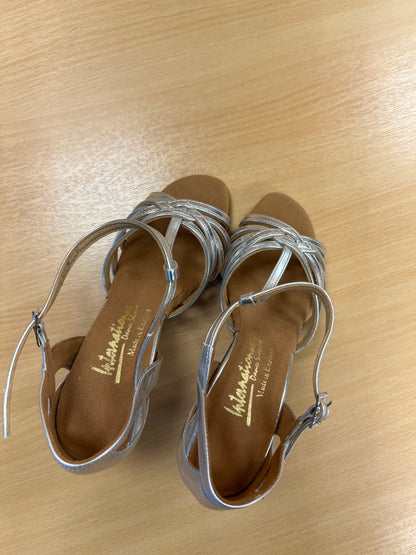 Lucia - Silver NotCalf (Size 5)