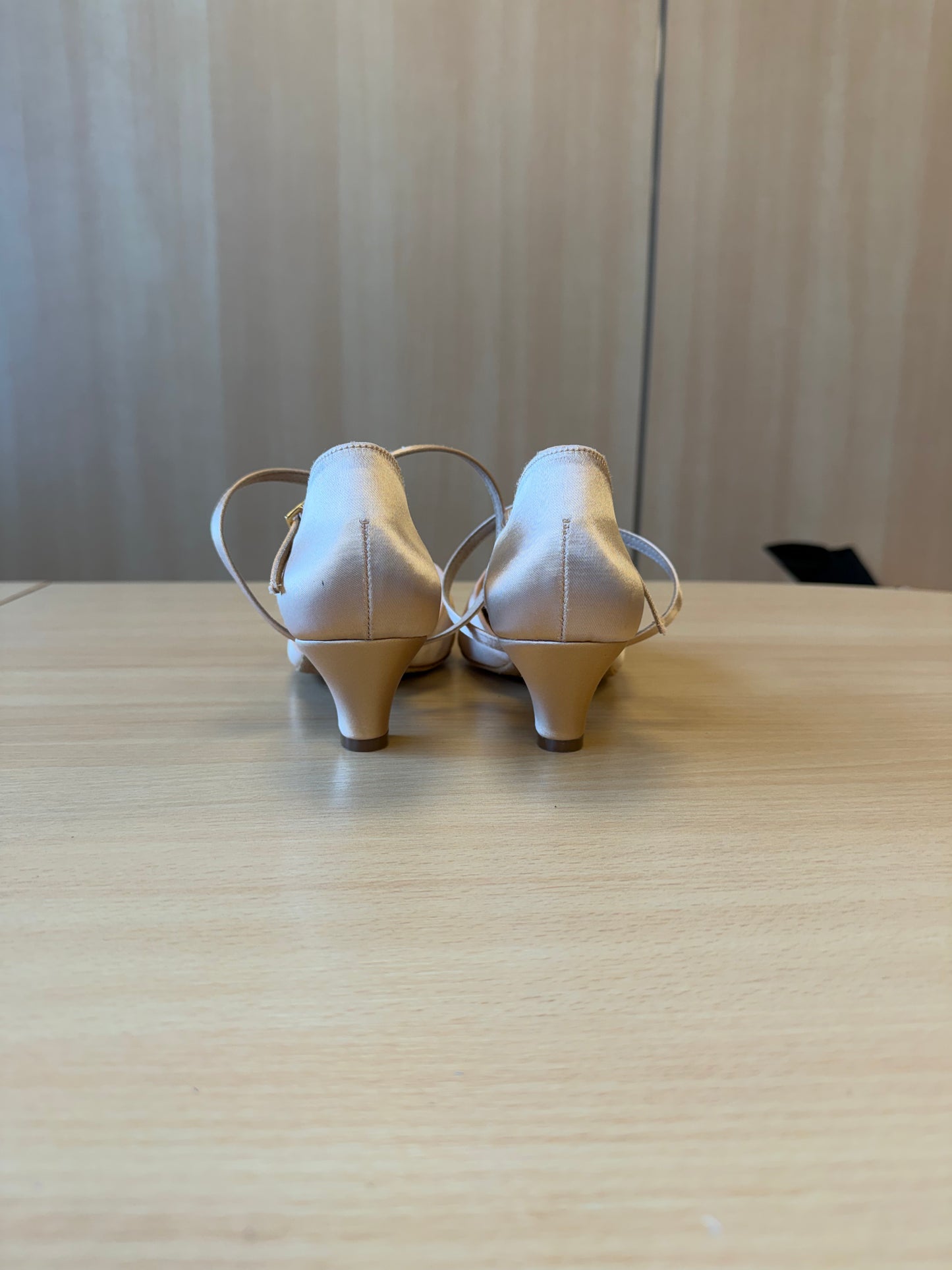 American Smooth - Peach Satin - Size 5.5 - X Wide