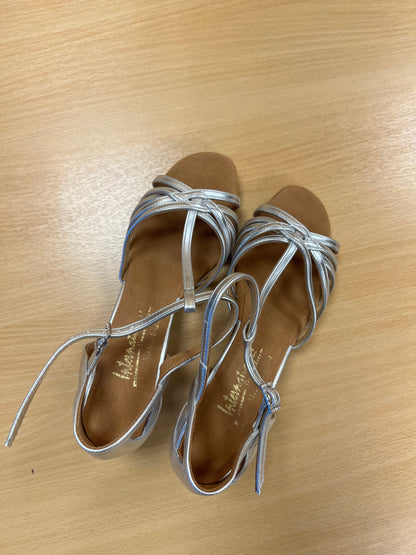 Lucia - Silver NotCalf (Size 7)