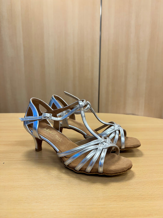Lucia - Silver NotCalf (Size 7)
