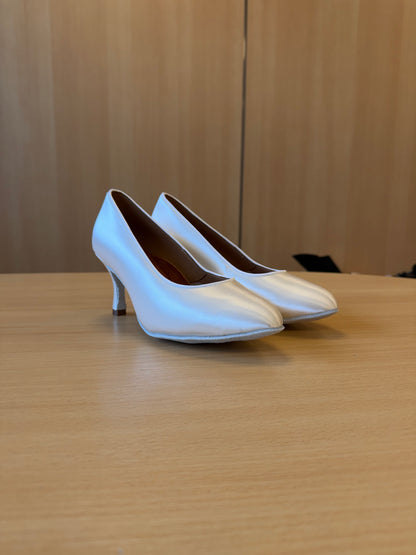 ICS RoundToe - White Satin - Size 5.5 - X Wide