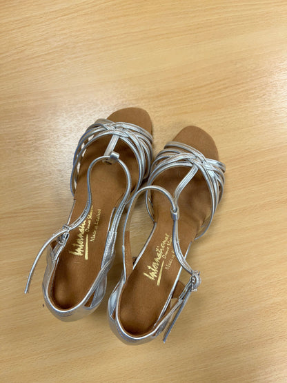 Lucia - Silver NotCalf (Size 8)