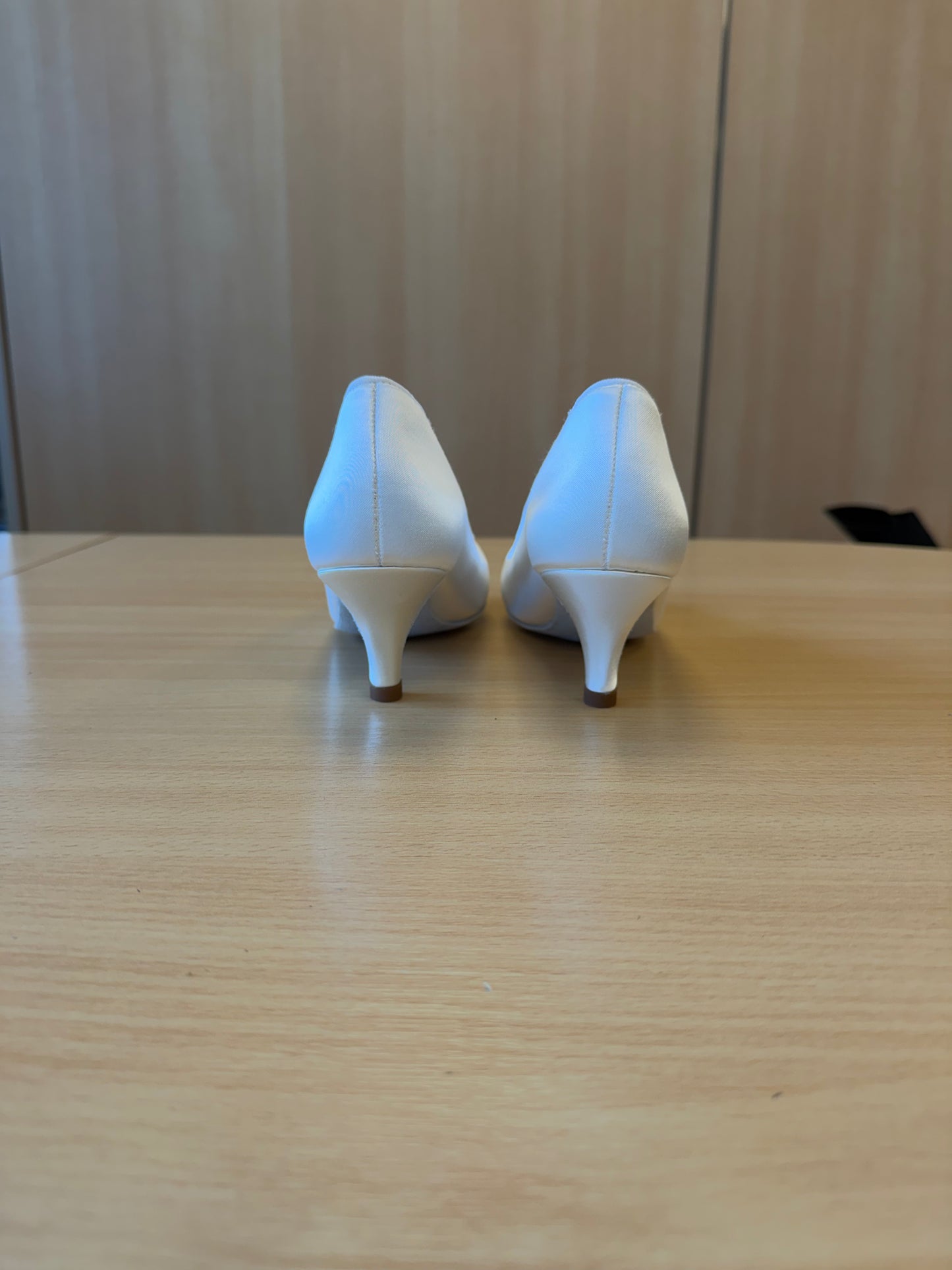 ICS RoundToe - White Satin - Size 5.5 - Narrow