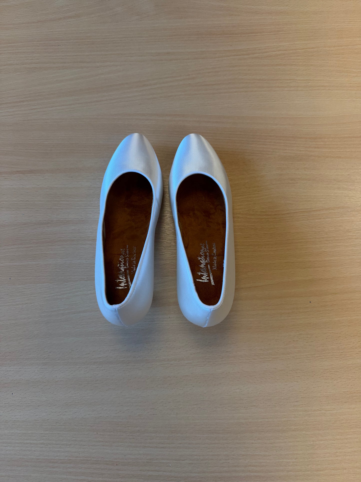 ICS RoundToe - White Satin - Size 5.5 - Narrow