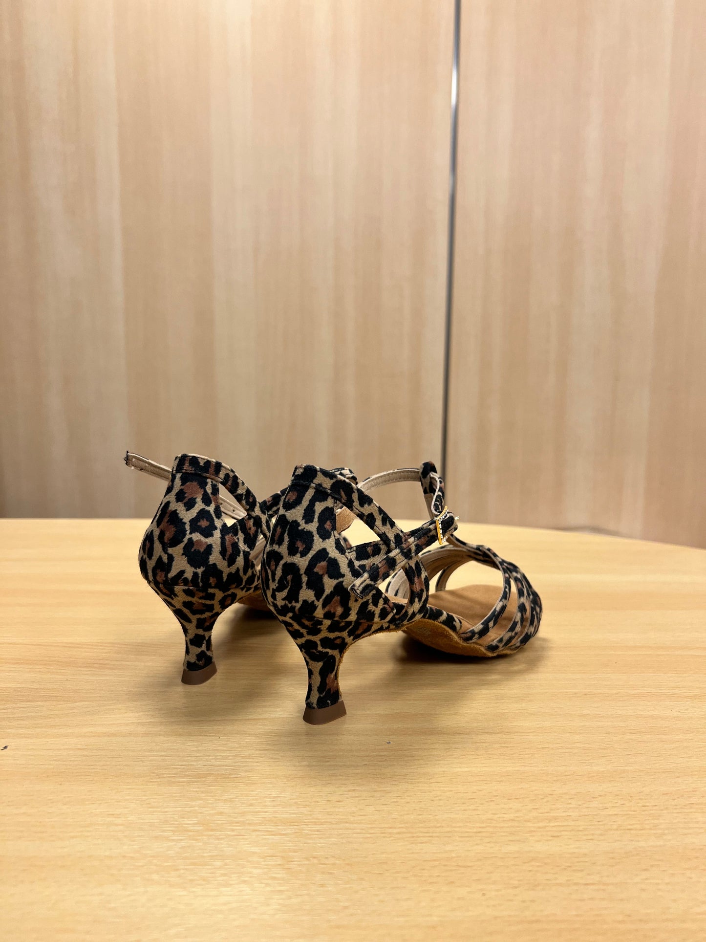 Lucia - Leopard (Size 5XW)