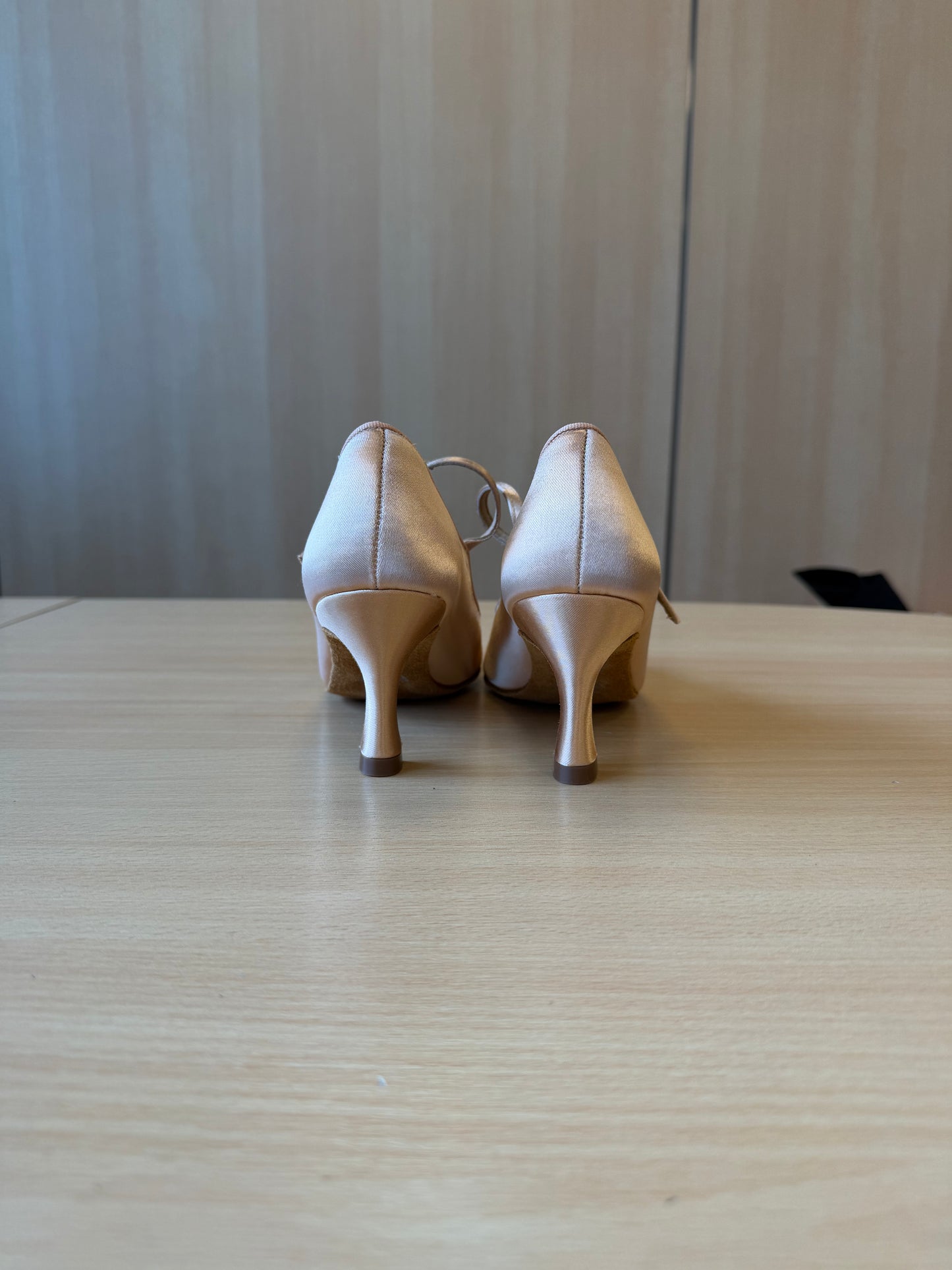 ICS Classic - Peach Satin - Size 6 - Narrow
