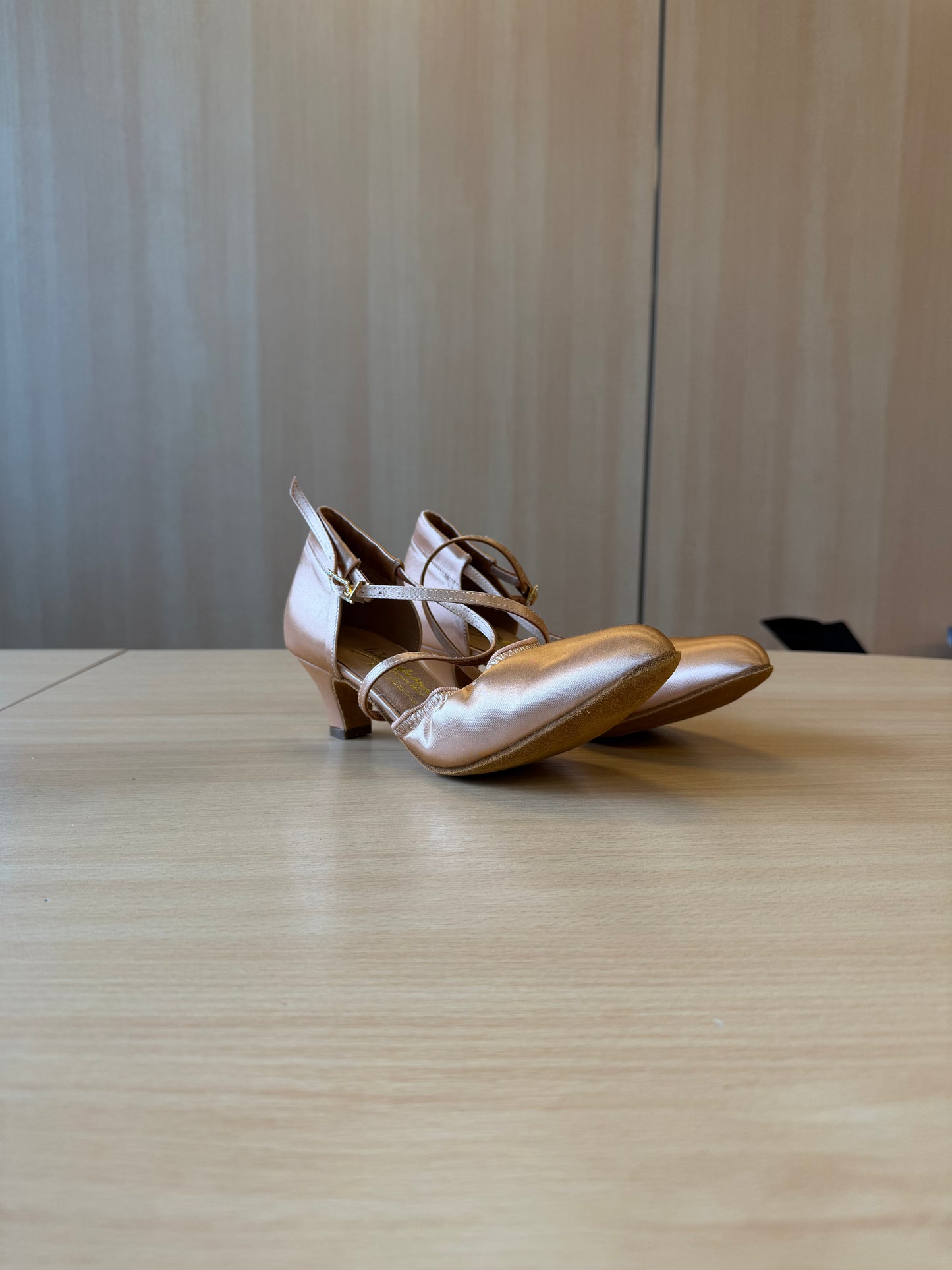 American Flex - Peach Satin - Size 5.5 - Regular