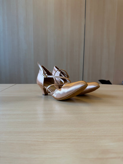 American Flex - Peach Satin - Size 5.5 - Regular