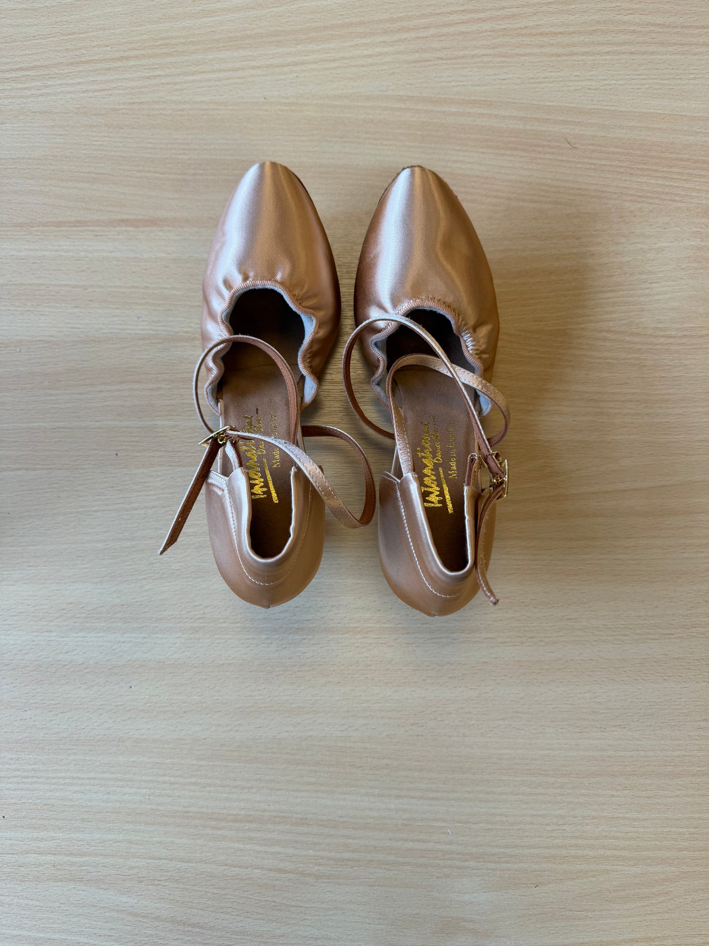 American Flex - Peach Satin - Size 5.5 - Regular