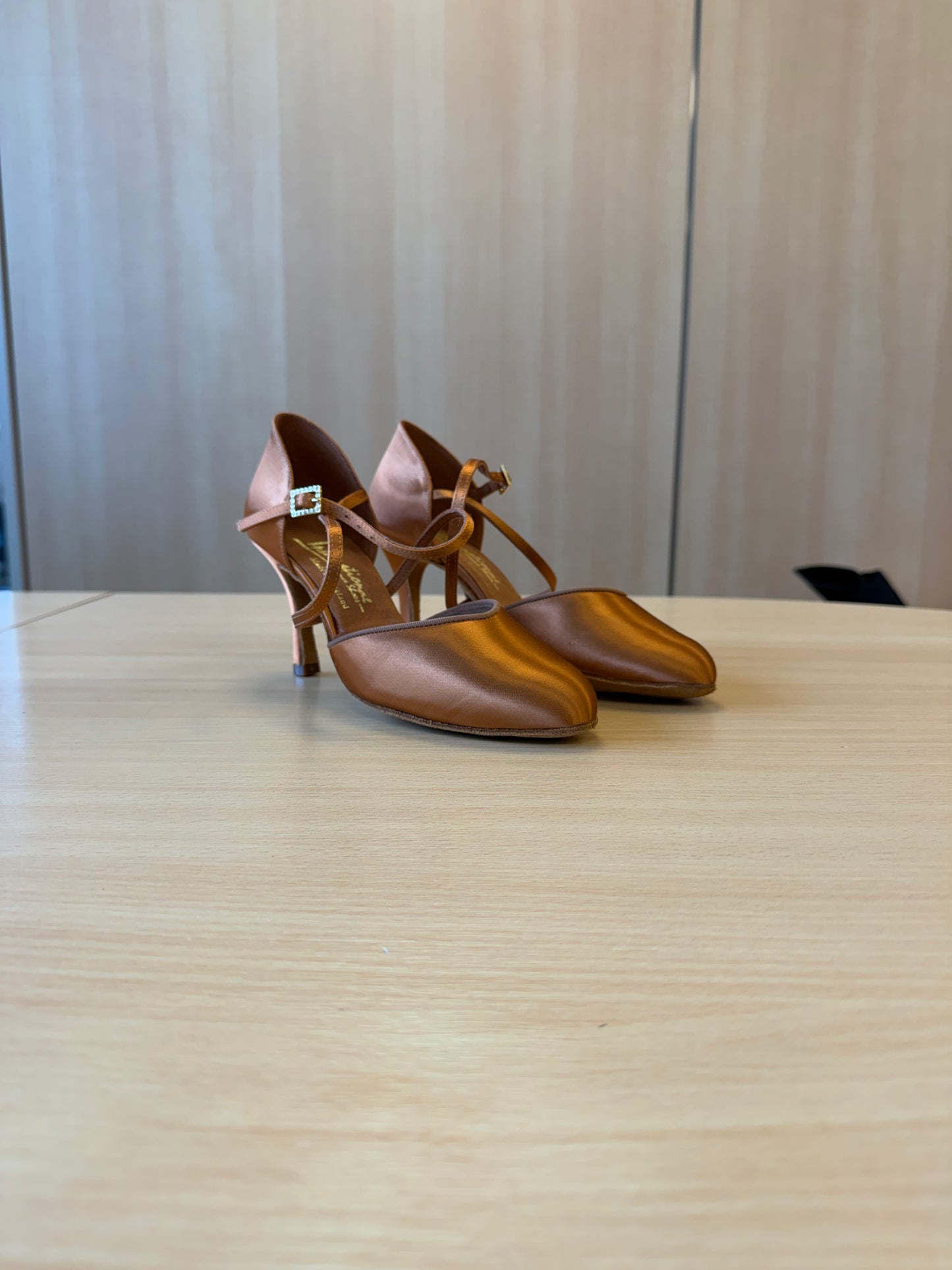 American Smooth - Tan Satin - Size 5.5 - Wide
