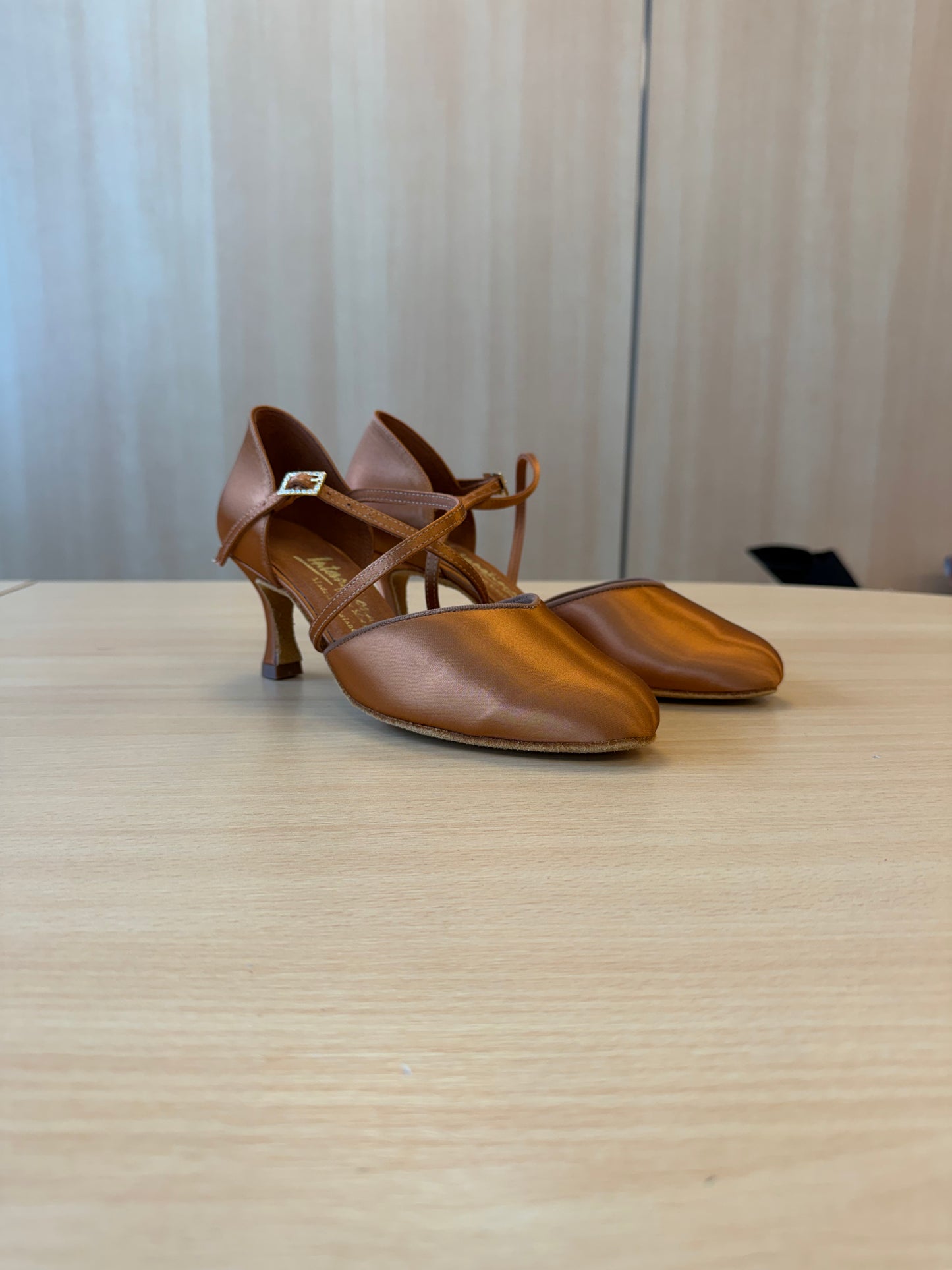 American Smooth - Tan Satin - Size 5.5 - Wide