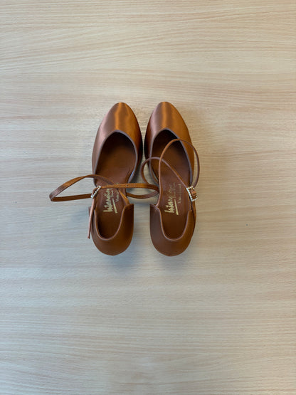 American Smooth - Tan Satin - Size 5.5 - Wide