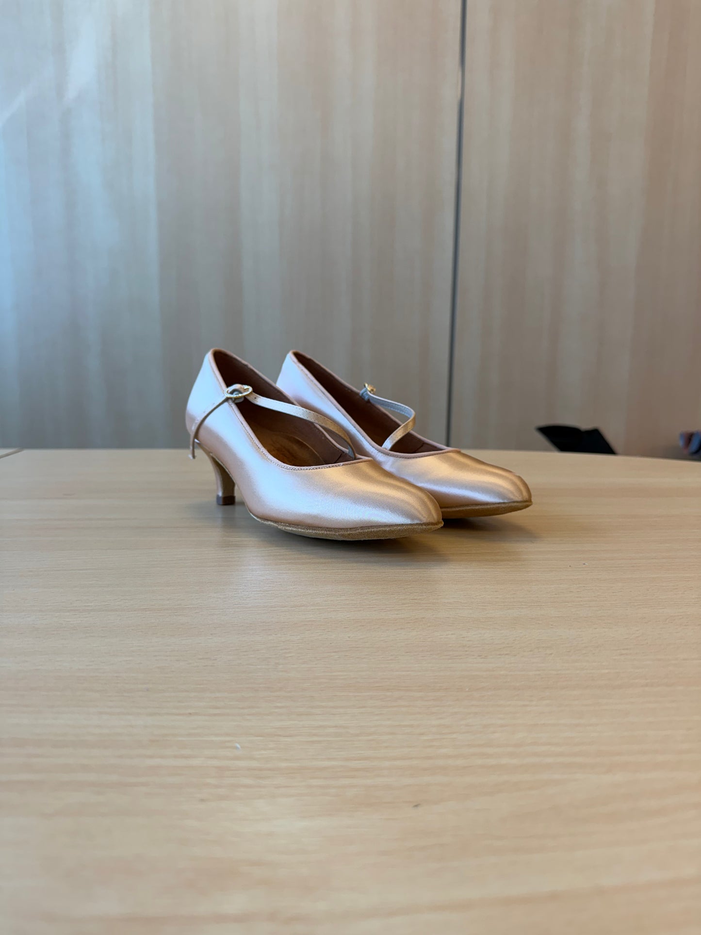 ICS RoundToe SingleStrap - Peach Satin - Size 5.5 - Regular