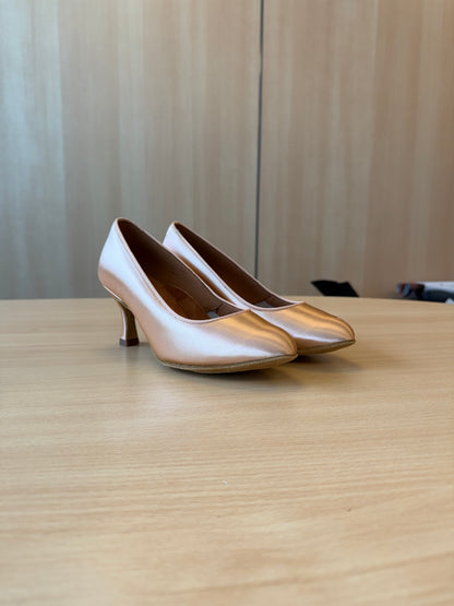 ICS RoundToe - Peach Satin - Size 5.5 - Wide